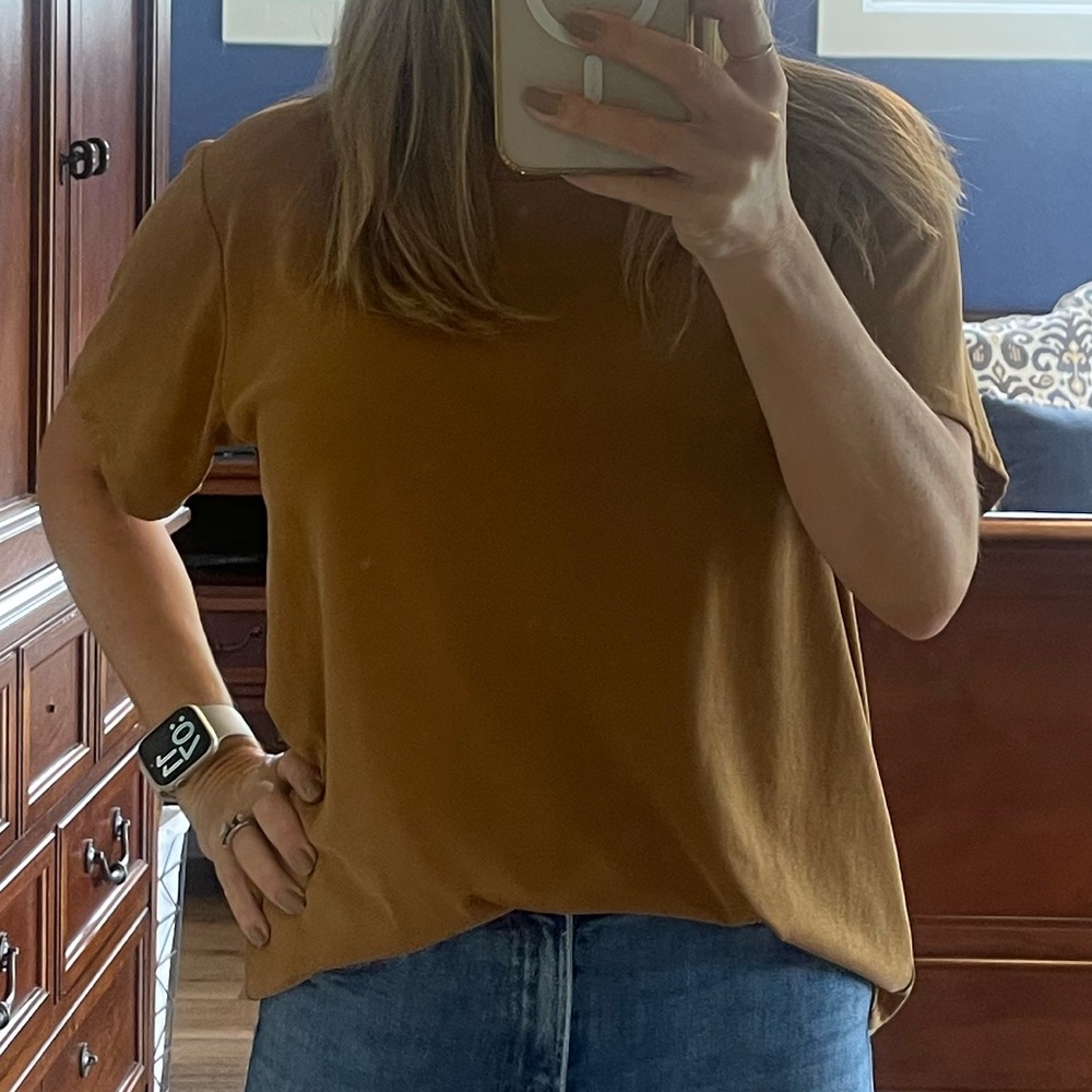 Double Zero (Boutiqe Brand) fall-inspired women’s crew neck tee. Size S